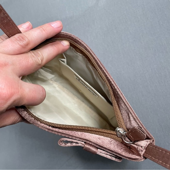 ADORABLE Claire's Y2K Bow Detail Satin-like Occasion Handbag - Picture 11 of 17